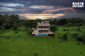 StayVista at Sunbeam Villa - Pool, WiFi & Mountain View